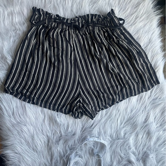 Hollister ultra high rise paper bag shorts - Picture 3 of 3